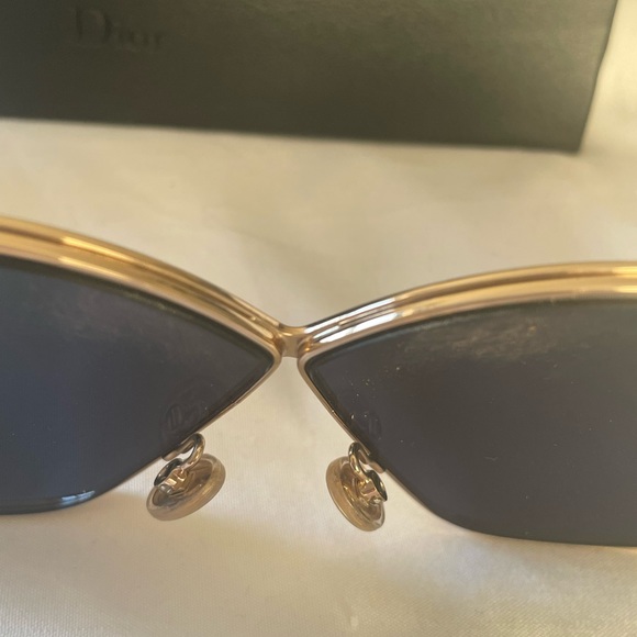 Dior sunglasses, gold with blue gray tint - Picture 8 of 9